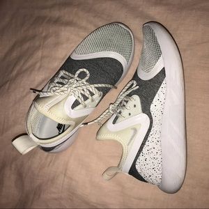 Nike Lunarcharge size women’s 6